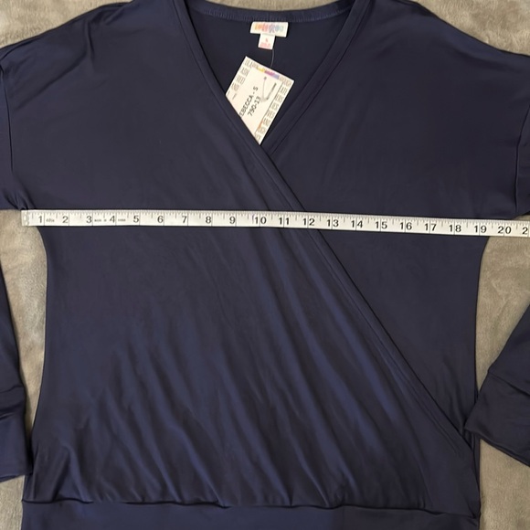 LulaRoe Rebecca Cross Front Blouse 1549 - Picture 3 of 4